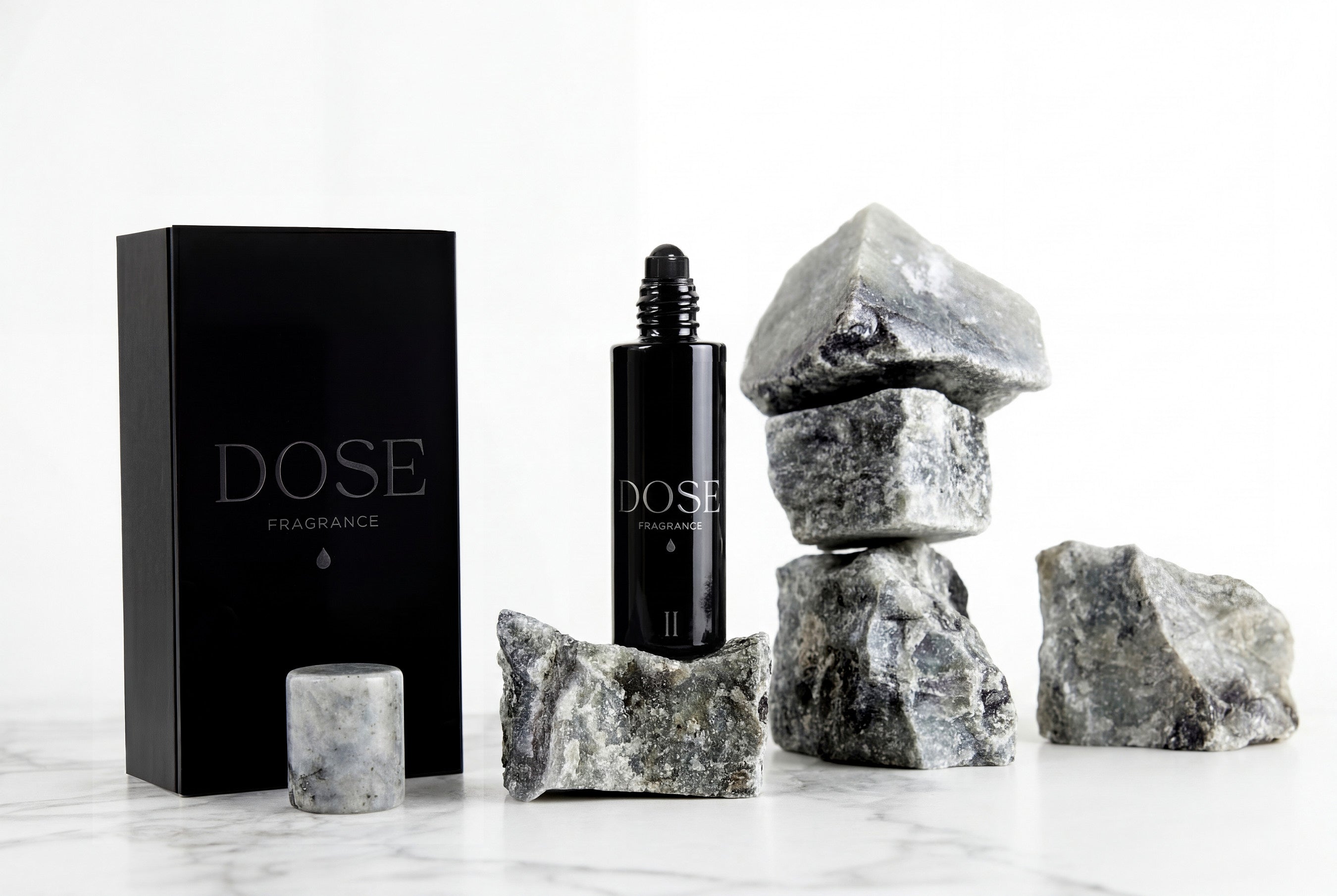 Parfum huileux de niche DOSE Fragrance N°II - Rosé, boisé, addictif. - roll-on 30ml
